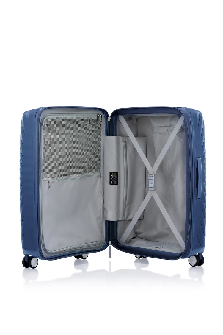 箱體內襯材料相當於使用20個寶特瓶壓縮製成。品牌提供