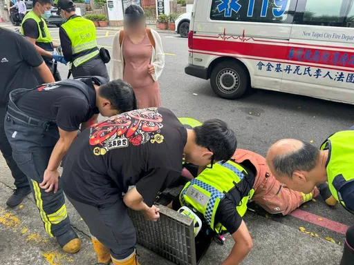 新北消防出動大批人車救援 到場傻眼!竟是鑰匙掉水溝...