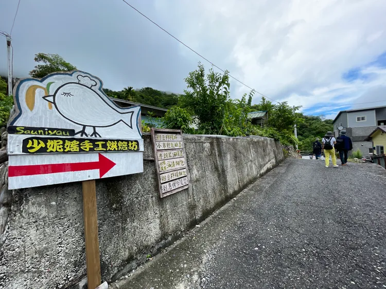 要不是因為沿途有可愛的招牌指引，實在是很難找到這家沒有明顯招牌的小店。S.H.攝