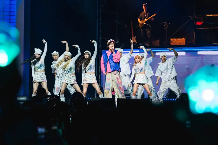 KEY秀台語「打給厚」、「乾蝦」。遠雄創藝提供