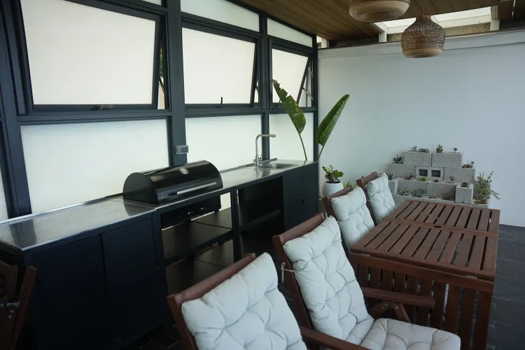 「芹仁特別室」2樓規劃有烤肉區。S.H.攝