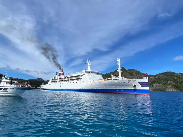 遊客須透過「小笠原丸」往返東京及小笠原群島。翻攝自小笠原村觀光協會官方X社群