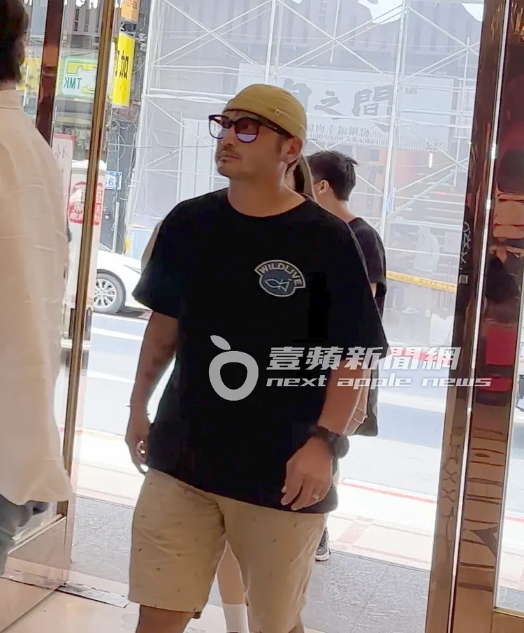 KID戴墨鏡出現在西門町的「詹記麻辣鍋」。特勤中心攝
