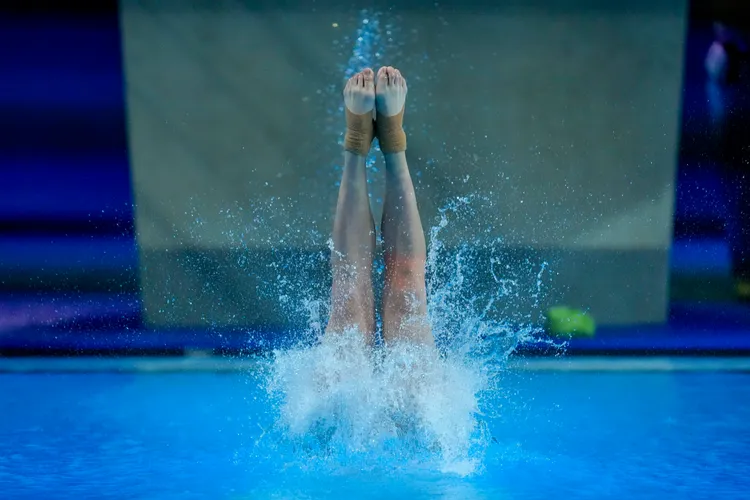 全紅嬋從10公尺高度入水，濺起的水花小到有如消失般。美聯社