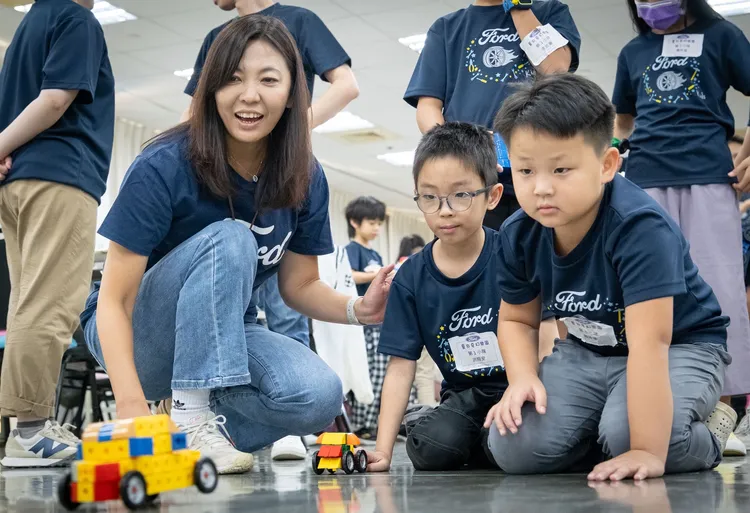 福特六和邀請逾80位員工子女共同參與，以「夏日奇幻樂園」為主題，透過創意發想、實作構築以及闖關活動，讓孩子們在玩樂中學習。業者提供