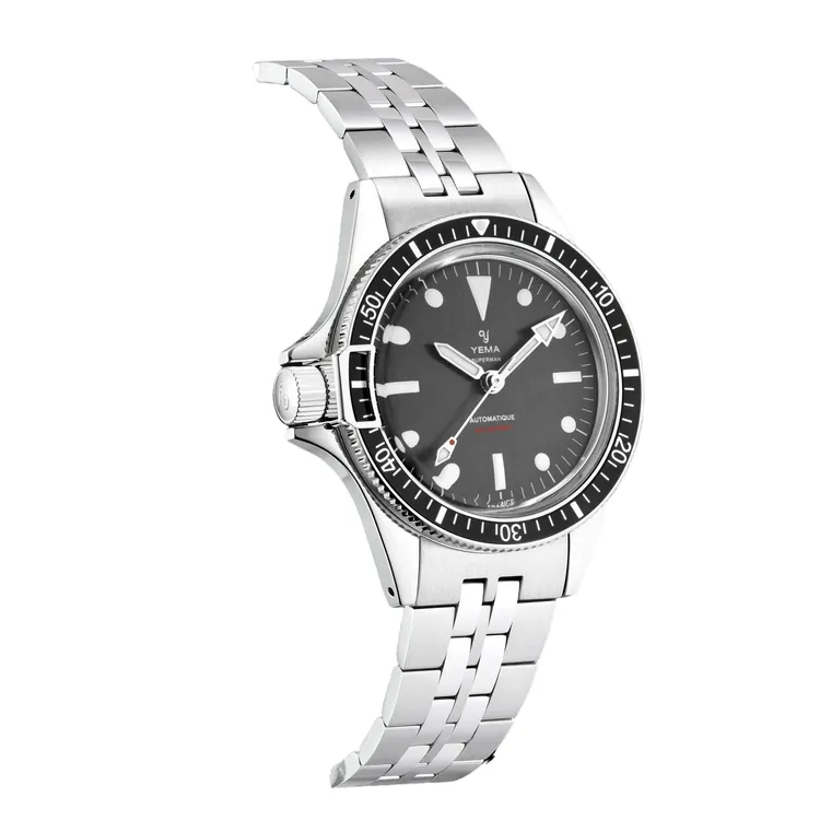 YEMA Superman 500 DESTRO腕錶，316L精鋼錶殼，灰色錶盤，不鏽鋼錶鏈，第二代自製機芯 YEMA2000，動力儲存42小時，防水深度500米，限量250只，4萬8800元。品牌提供
