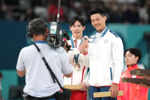 與唐嘉鴻並列銅牌狂找他聊天 中國體操隊長被讚好可愛