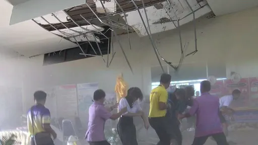 學校天花板崩塌釀師生7傷 禍因竟是「鴿子大便」