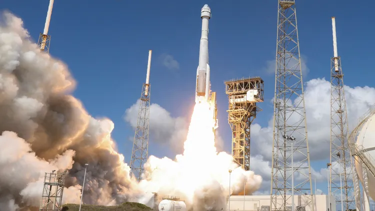 波音星際飛機順利送太空人上國際太空站，未料回程卻出現安全性考量無法接回太空人。路透社