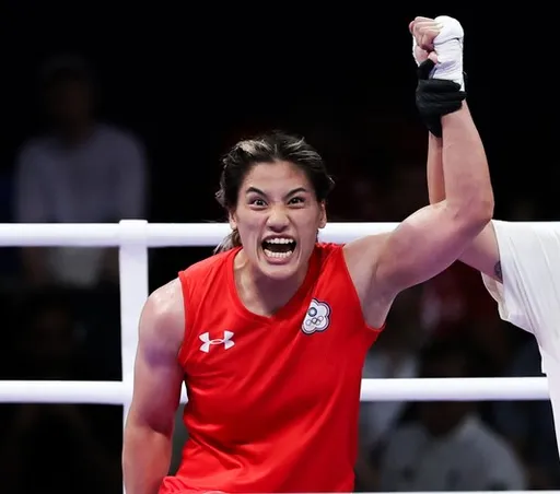 巴黎奧運|爽!台灣再添一牌 「扛癌拳王」陳念琴打進4強保底銅牌