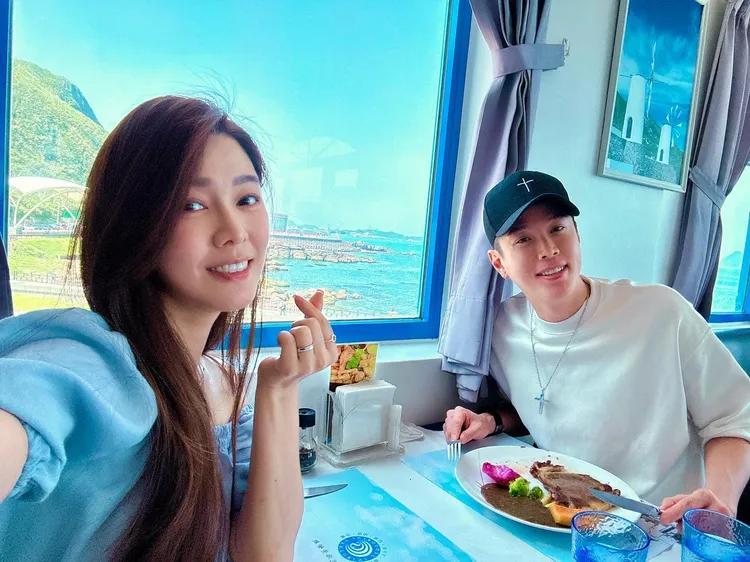 女星白家綺2018年與吳東諺結婚，不時甜蜜放閃。翻攝白家綺臉書