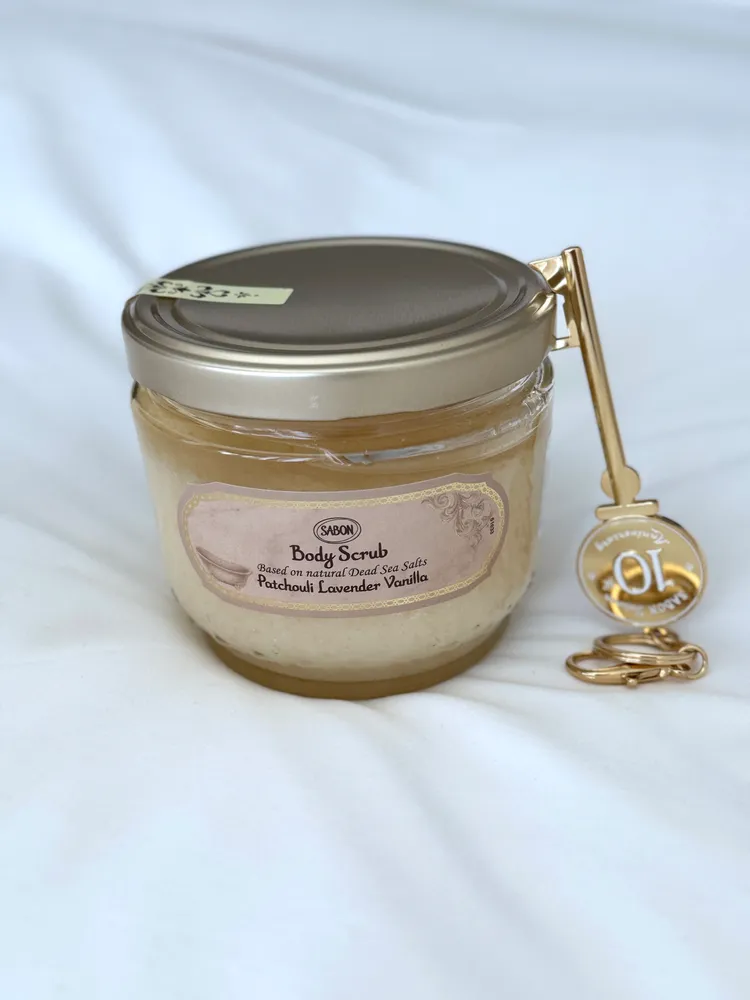 SABON會員周年慶預購會滿額3800元贈送鑰匙磨砂膏開罐器。張家玲攝
