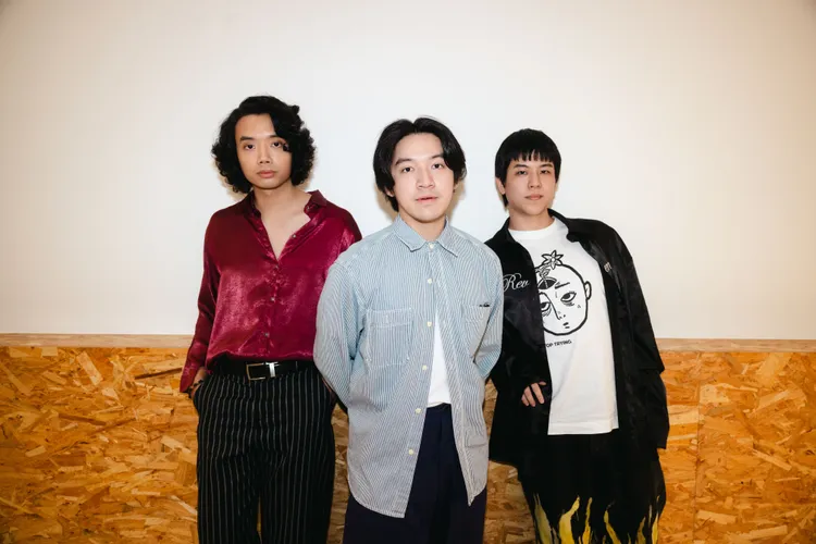 吉他手Billy（左起）、鼓手Ｍilo、主唱3rd開唱前受訪。B'in Live Entertainment提供