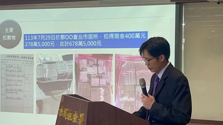 桃園地檢署襄閱主任檢察官康惠龍說明在鄭文燦住處查扣現金。張沛森攝