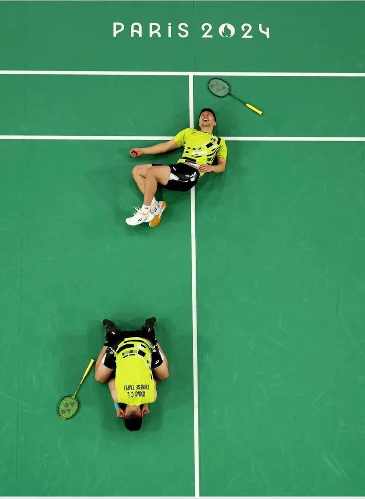 麟洋奪金瞬間，金色三麥昨晚店內顧客嗨翻，現場已點啤酒全部招待。美聯社