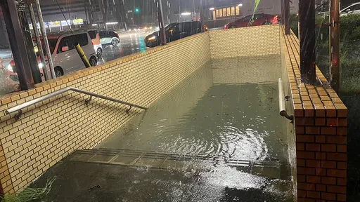 珊珊颱風水淹日本　靜岡「地下道泳池」吸睛1900萬人