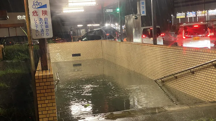 靜岡地下道淹水慘況令人震驚。翻攝自悪い面接官X