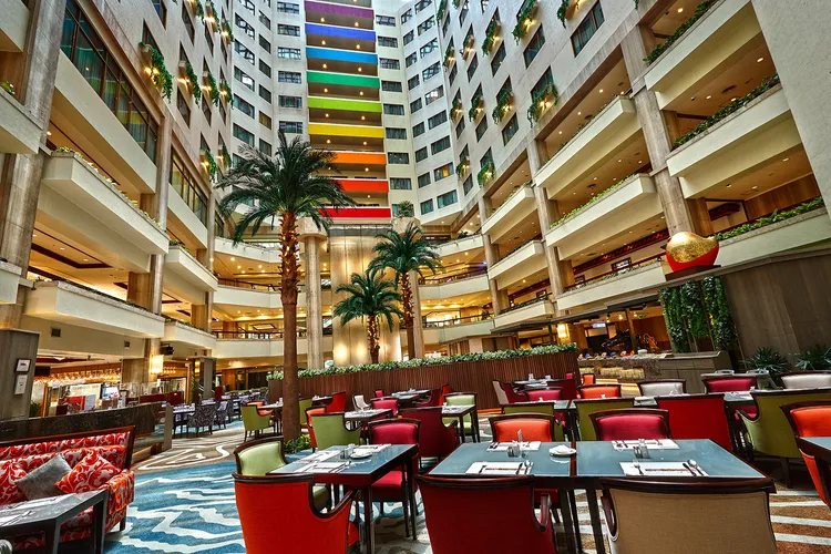 台北福華大飯店吃到飽餐廳彩虹座自助百匯。業者提供