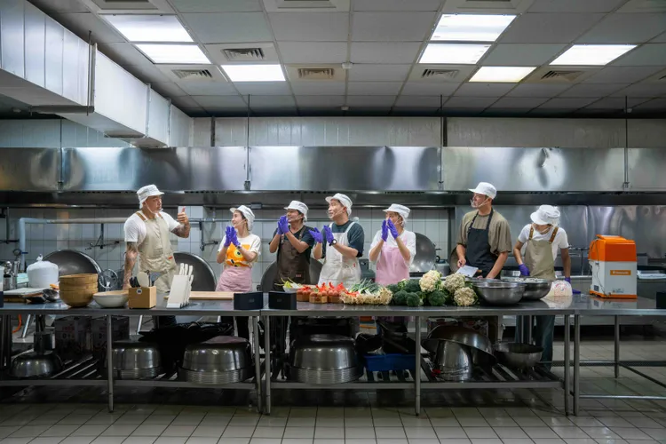 藝人們拚千人餐點，廚房爆火花。好看娛樂提供