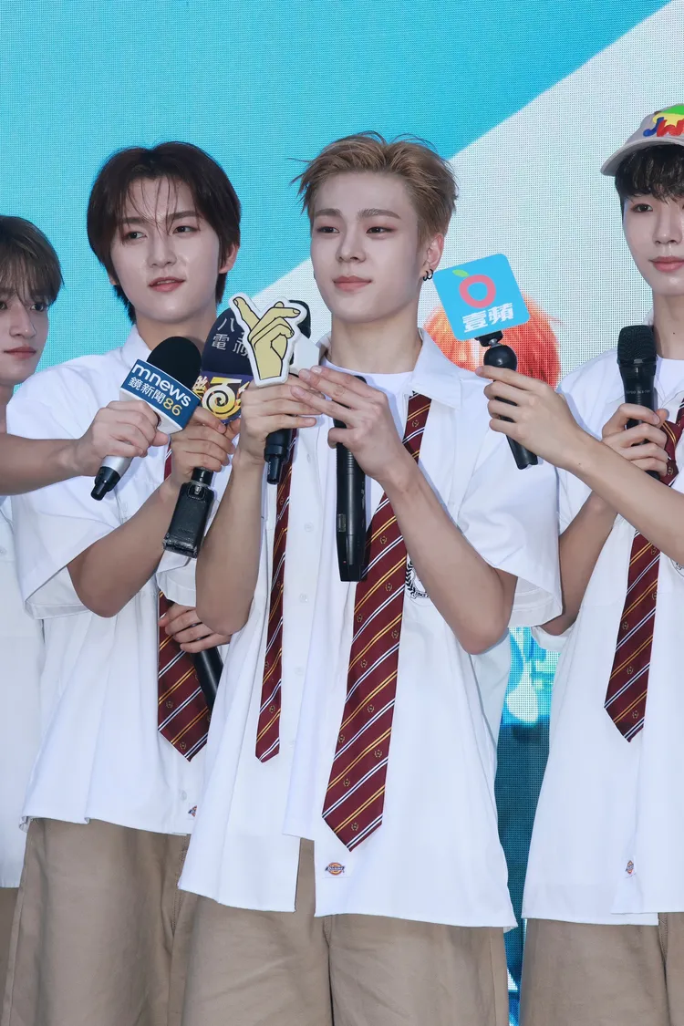 隊長JAYDER在宿舍都洗戰鬥澡。彭欣偉攝