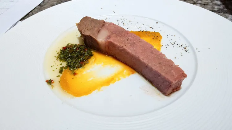 山形閣飯店選用在地食材打造結合台日特色的盛宴。業者提供