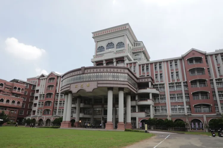 文化部租用致宏樓、致勤樓設立臺灣國家典藏中心。台南市政府提供