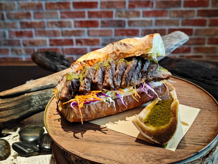 由台南晶英主辦第六屆「府城漢堡啤酒節」，8月31日、9月1日週末將於藍晒圖文創園區對面的「新光三越台南新天地西門廣場」登場。田欣雲攝影