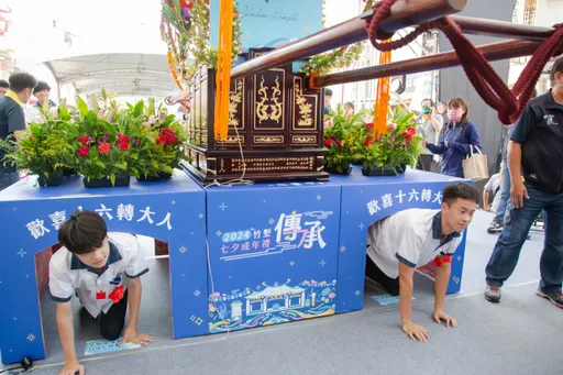 七夕成年禮竹蓮寺盛大登場 788名學子「轉大人」