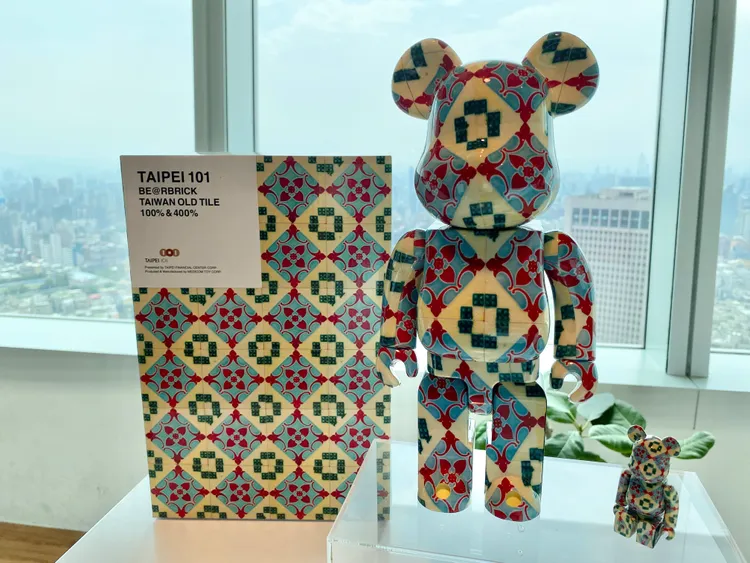 101聯名庫柏力克熊公仔受不少歐美人士喜愛。莊偉祺攝