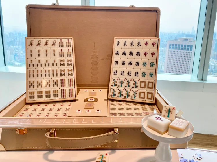 皮革箱麻將組包含星馬、港澳地區的華人都很喜愛。莊偉祺攝