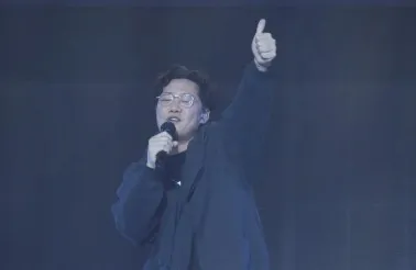 陳奕迅下巴縫30針後復出又唱又跳　自虧「補好洞了不會漏氣」