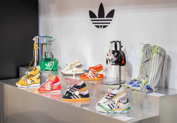 「原創復古時尚展示間」擺出一系列T-TOE鞋款。品牌提供