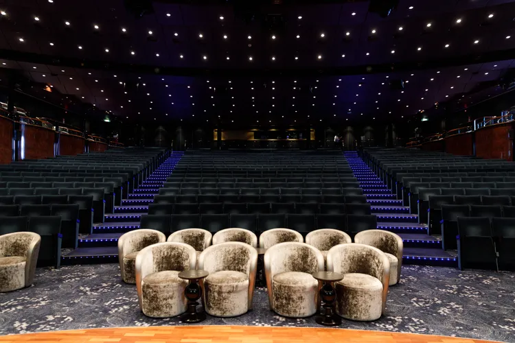 ▲超氣派的表演劇場，看過表演的旅客都說真的絕無冷場、讓人意猶未盡。