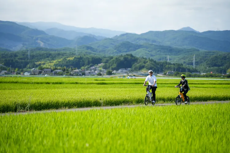木村店長特別帶我們騎乘田野，欣賞不一樣的磐城風光。田欣雲攝影