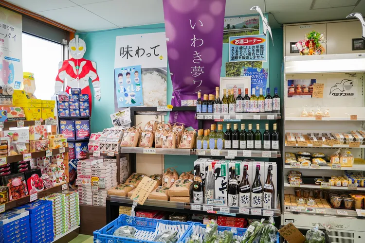 小賣店兼農產品直售中心，可以在此買到當地生產的山珍海味。田欣雲攝影