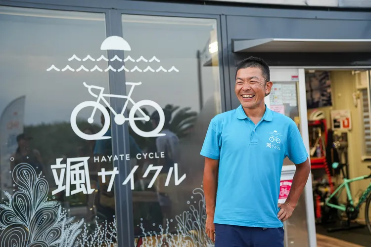 自行車租賃店「颯サイクル(HayateCycle)」木村店長。田欣雲攝影