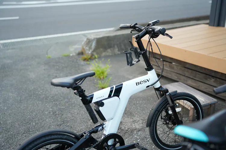 店內提供的電輔車為台灣品牌BESV。田欣雲攝影