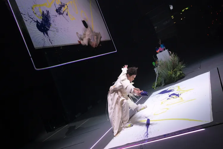 郭富城在舞台上作畫。小美工作室提供