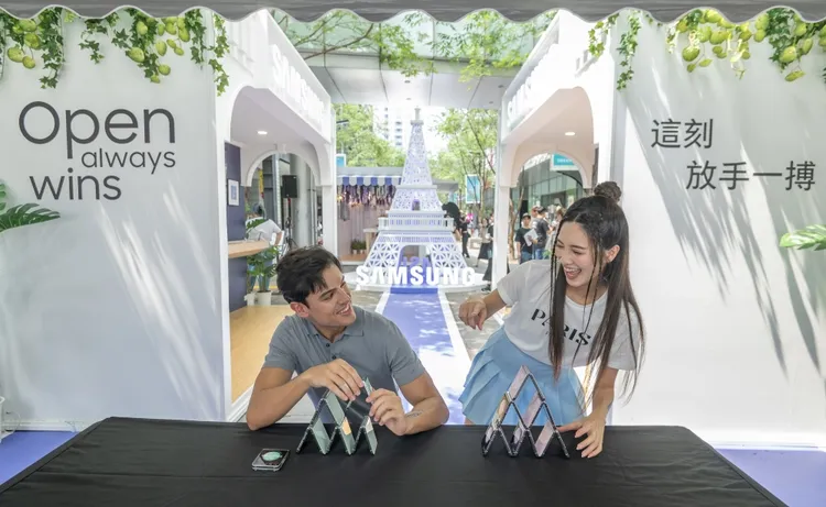 即日起信義區香堤大道限時登場-疊機大賽等你來挑戰。三星 提供。