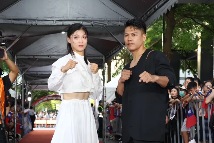 本屆奧運代表台灣出賽的拳擊選手吳詩儀（左）及甘家葳（右）。莊宗達攝