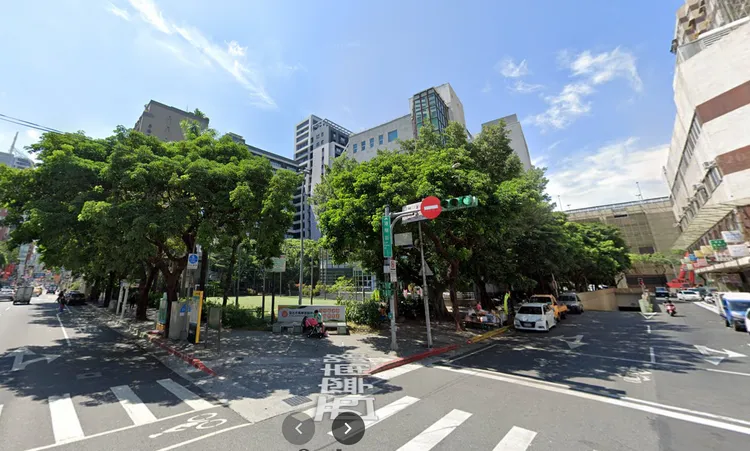 台北12區的運動中心宅當中，購屋成本最低的是萬華區的華廈，平均56.4萬。翻攝google map