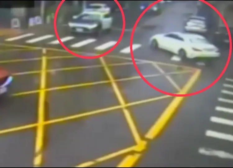 巡邏警眼尖，察覺擦身而過的賓士車牌有異。竹北警分局提供