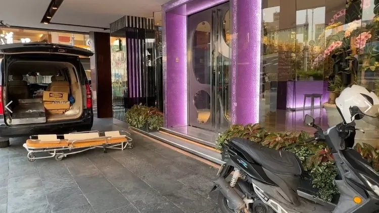 顏男與方女28日投宿高雄車站附近的旅館，隔天顏男先離開，方女卻離奇全裸陳屍浴缸中。民眾提供