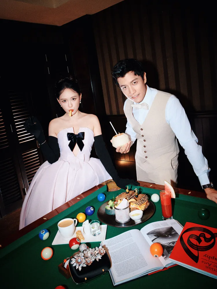 陳喬恩婚紗照俏皮啃薯條。經紀人提供