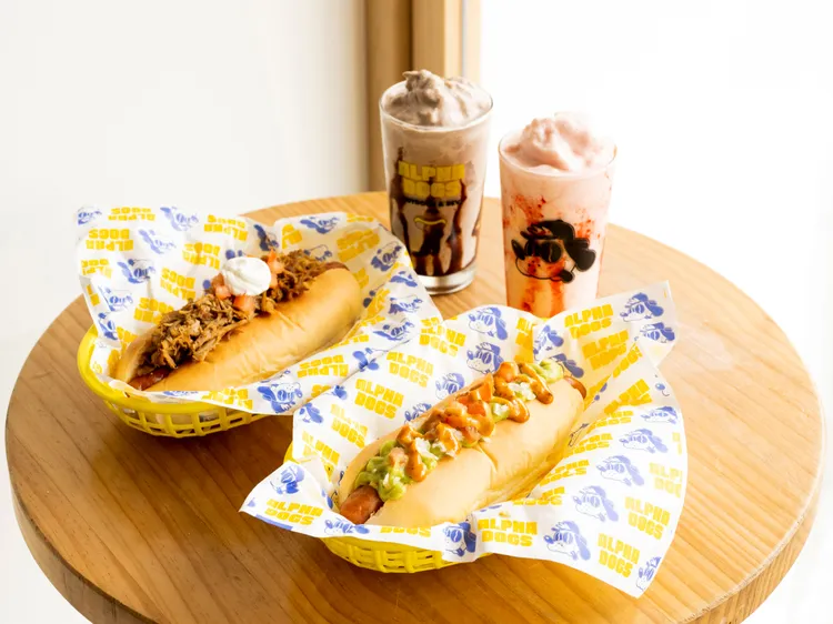 酪梨熱狗堡。業者提供