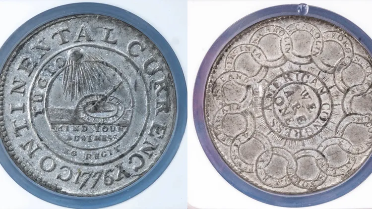 硬幣一側（左圖）寫著大陸貨幣1776年，另一側寫著美國議會，我們是獨一無二的。翻攝自《紐約郵報》