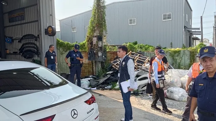 警方和環保局聯合稽查。環保局提供