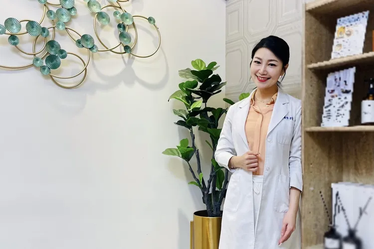 營養師余朱青建議愛喝飲料、不愛白開水的族群可選擇「無糖茶」，飯後來一杯茶順口又解膩，零熱量之餘也能確保補充到水份。業者提供