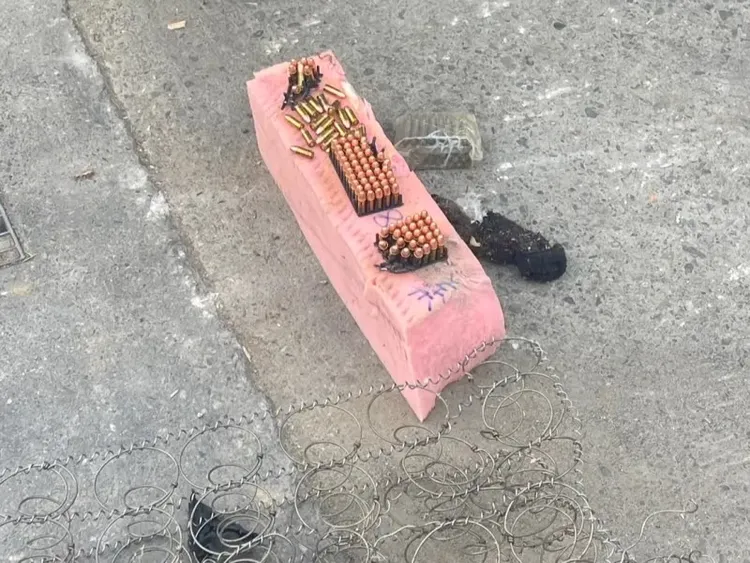 警方到場封鎖採證，清點共有110發子彈，將送驗並追查來源。民眾提供