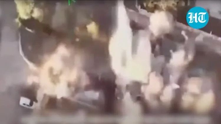 以軍對黎巴嫩南部多個軍事地點進行轟炸。翻攝自Hindustan Times